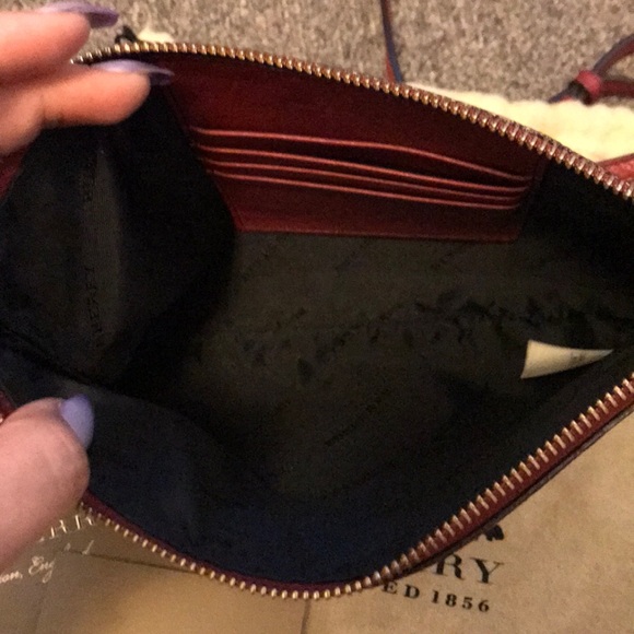 💥FINAL SALE💥 Authentic Burberry Peyton Housecheck Crossbody - Picture 2 of 6